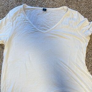 Old Navy Women's Cream V-Neck Tee